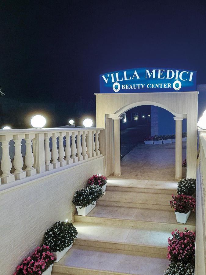 Hotel Villa Medici ロッカ・サン・ジョヴァンニ エクステリア 写真