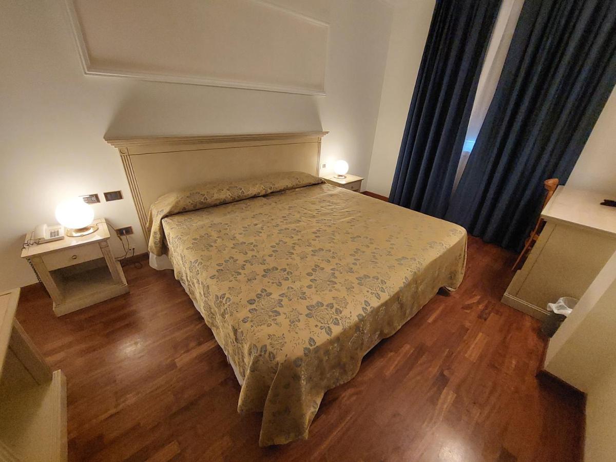 Hotel Villa Medici ロッカ・サン・ジョヴァンニ エクステリア 写真