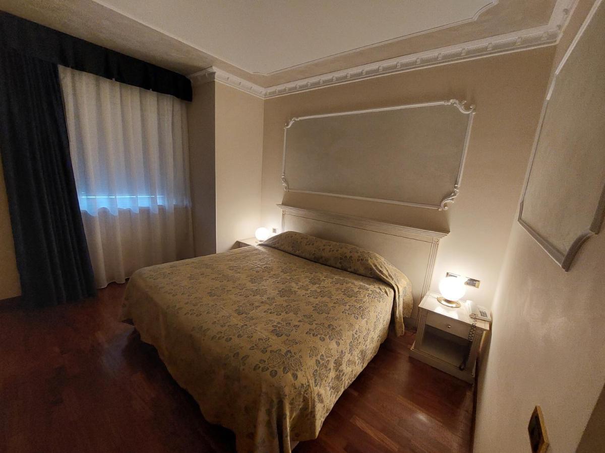 Hotel Villa Medici ロッカ・サン・ジョヴァンニ エクステリア 写真