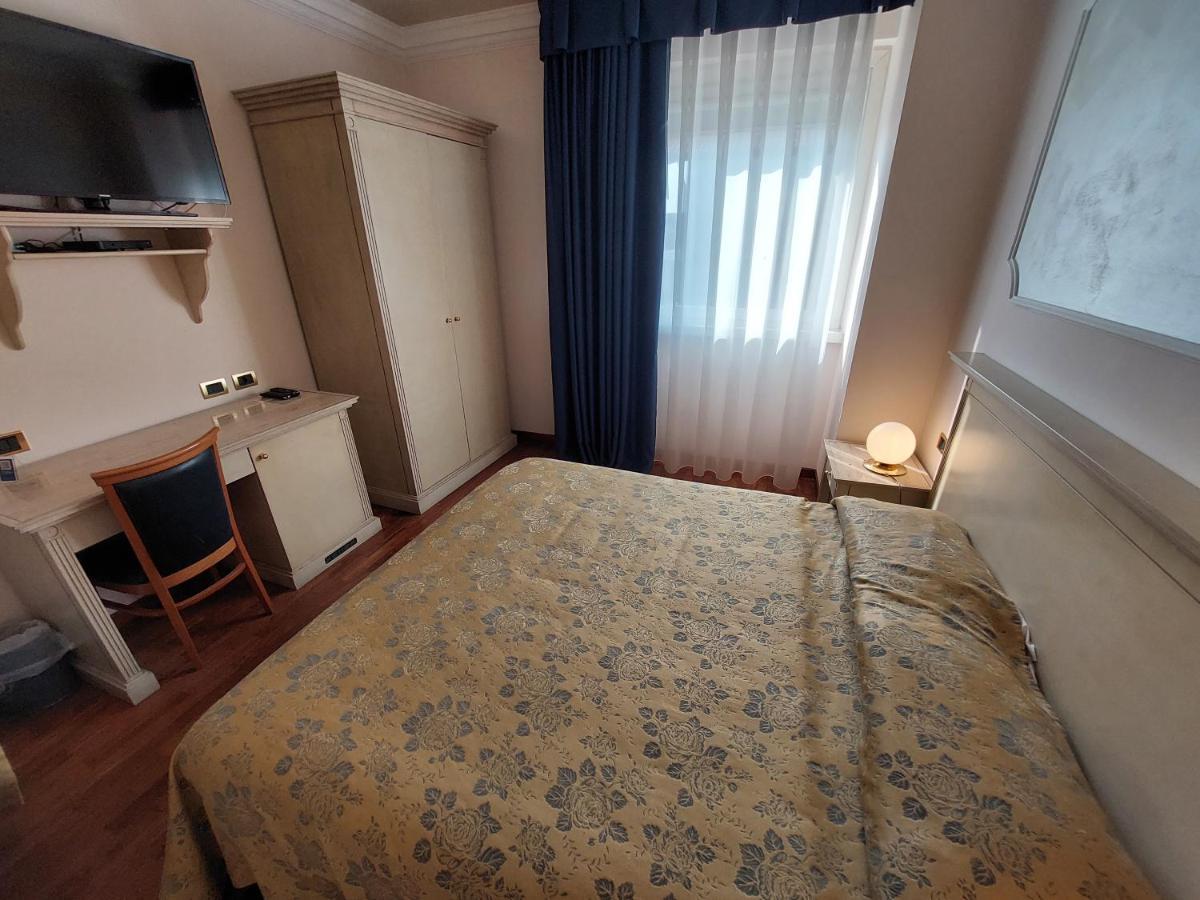 Hotel Villa Medici ロッカ・サン・ジョヴァンニ エクステリア 写真