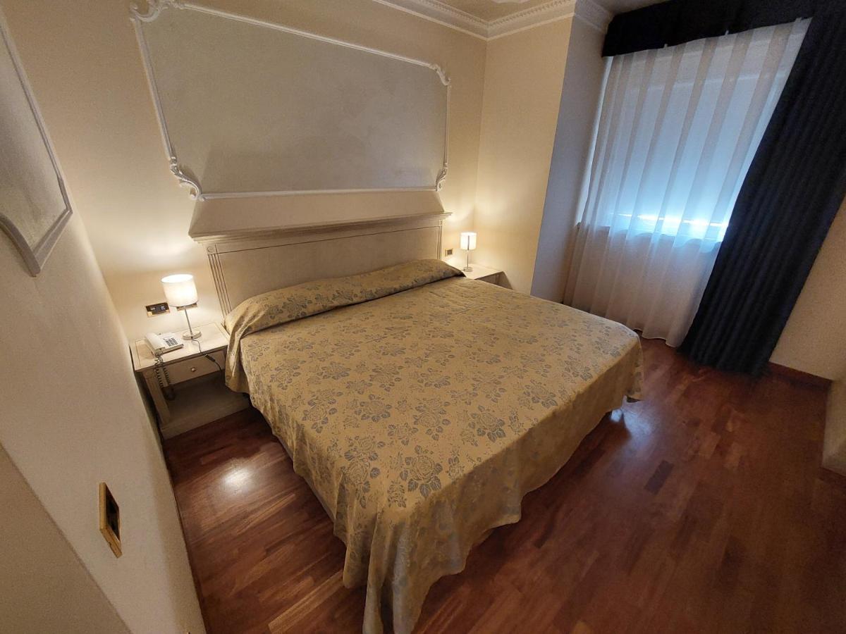 Hotel Villa Medici ロッカ・サン・ジョヴァンニ エクステリア 写真