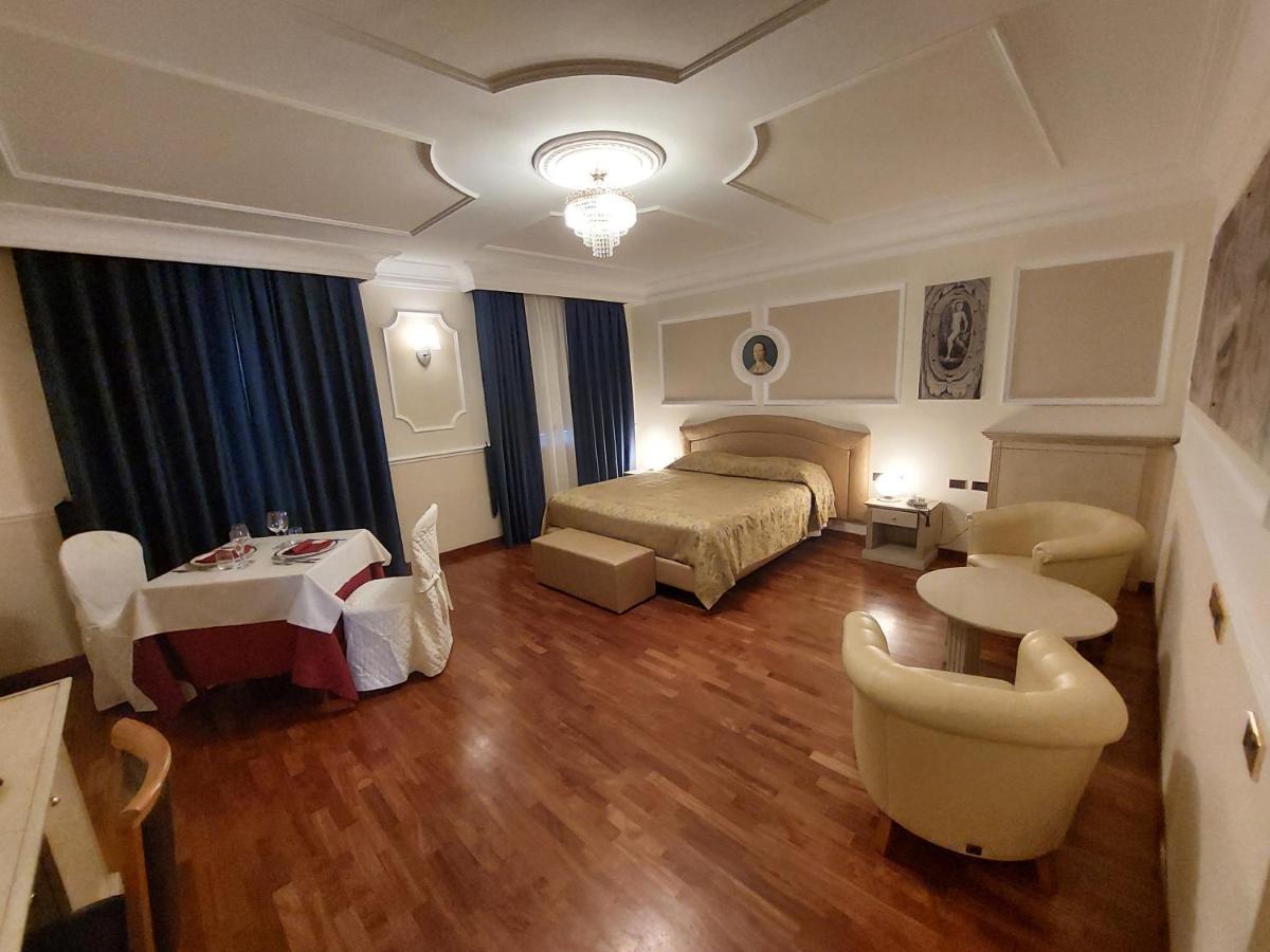 Hotel Villa Medici ロッカ・サン・ジョヴァンニ エクステリア 写真