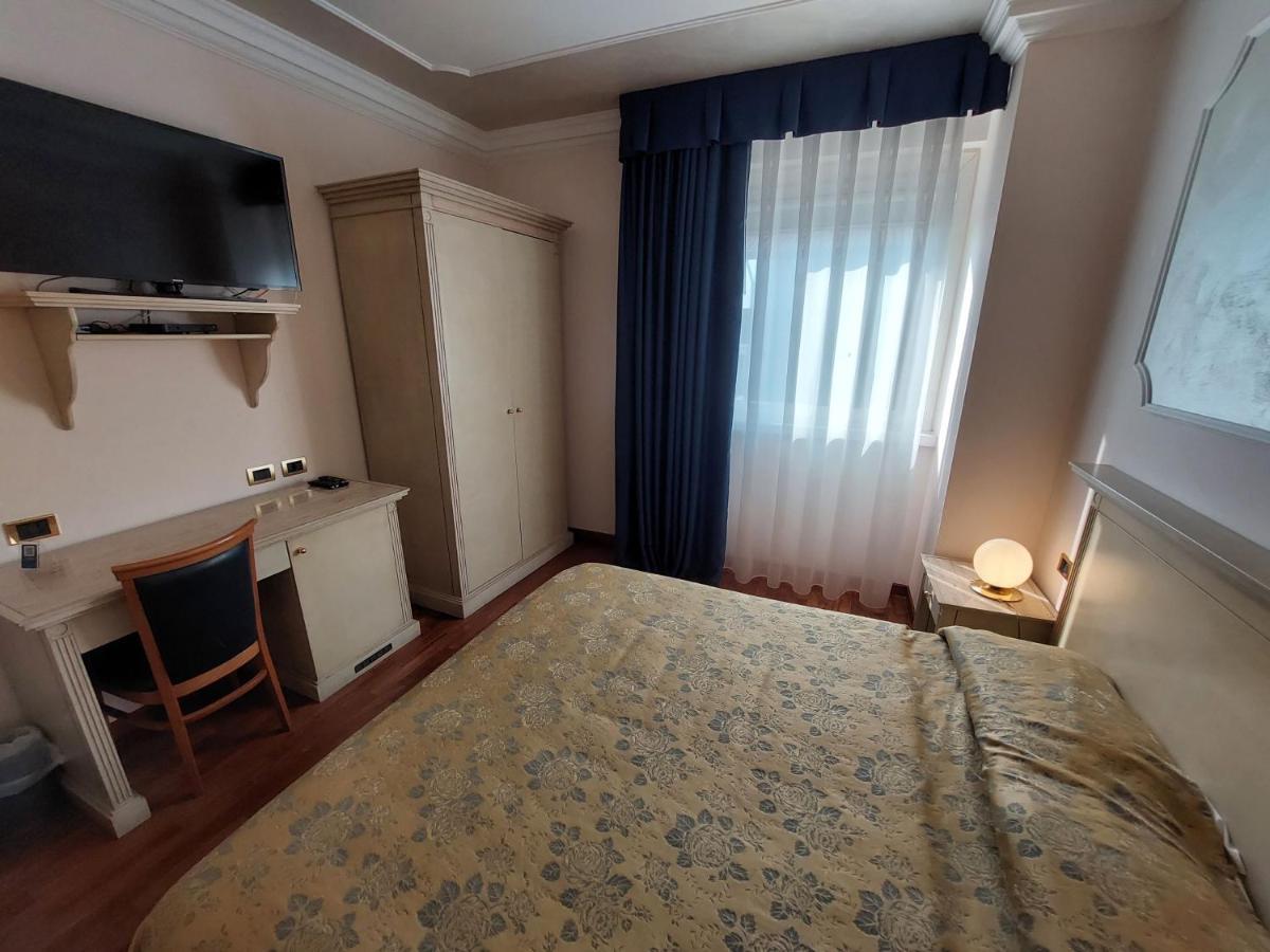 Hotel Villa Medici ロッカ・サン・ジョヴァンニ エクステリア 写真