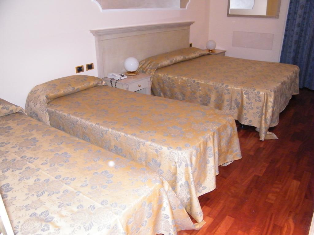 Hotel Villa Medici ロッカ・サン・ジョヴァンニ エクステリア 写真