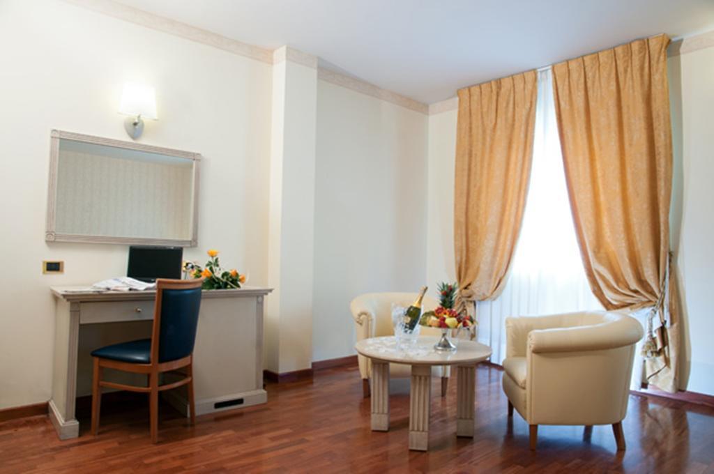 Hotel Villa Medici ロッカ・サン・ジョヴァンニ エクステリア 写真