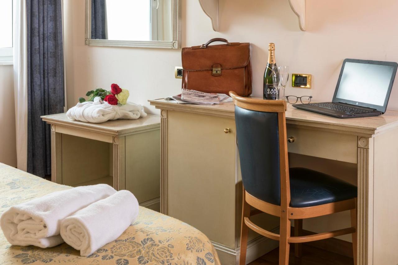 Hotel Villa Medici ロッカ・サン・ジョヴァンニ エクステリア 写真