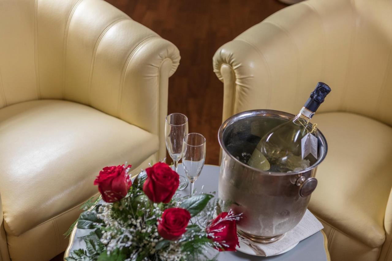 Hotel Villa Medici ロッカ・サン・ジョヴァンニ エクステリア 写真