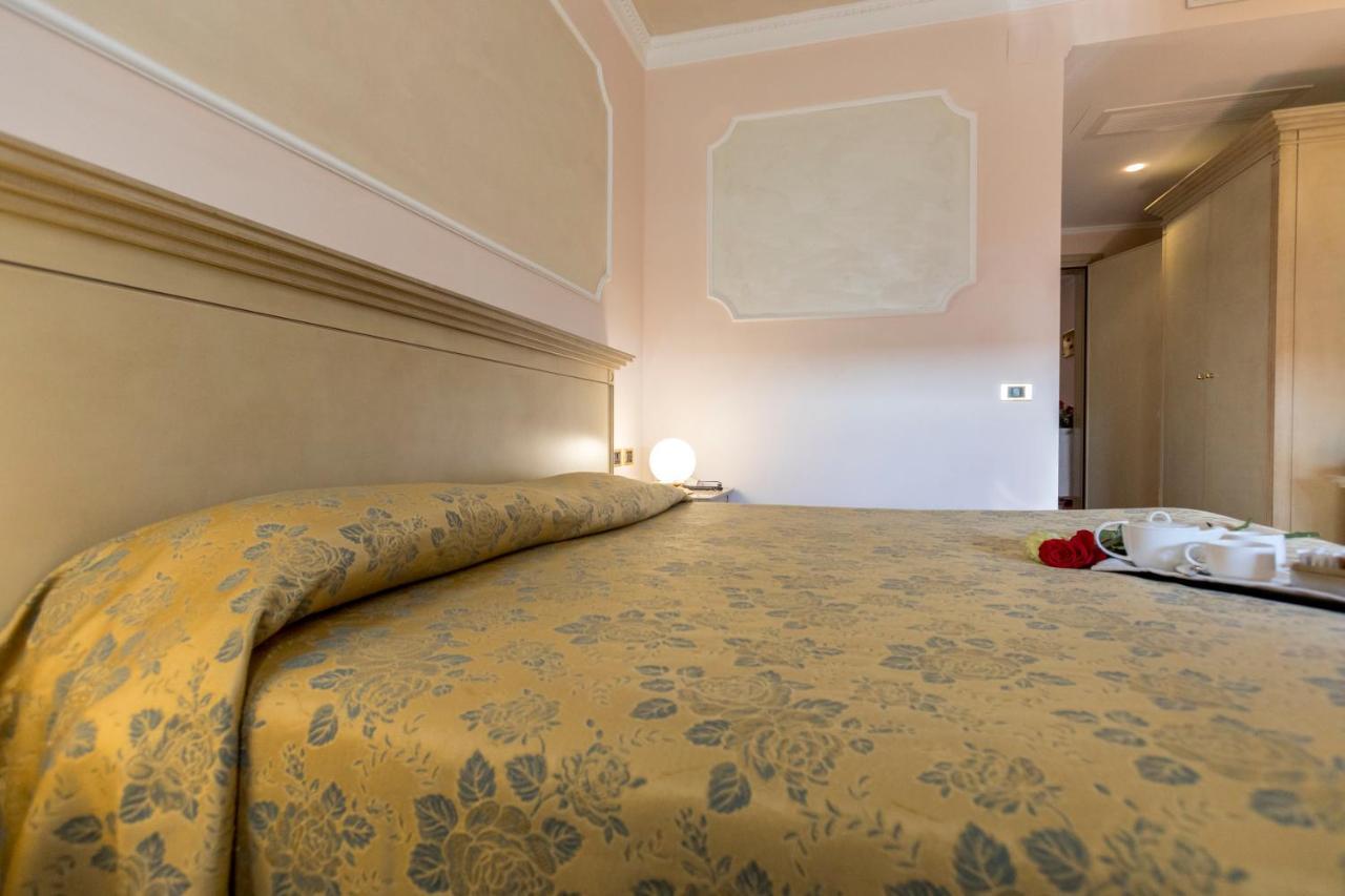 Hotel Villa Medici ロッカ・サン・ジョヴァンニ エクステリア 写真