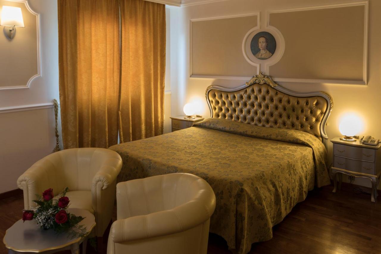 Hotel Villa Medici ロッカ・サン・ジョヴァンニ エクステリア 写真