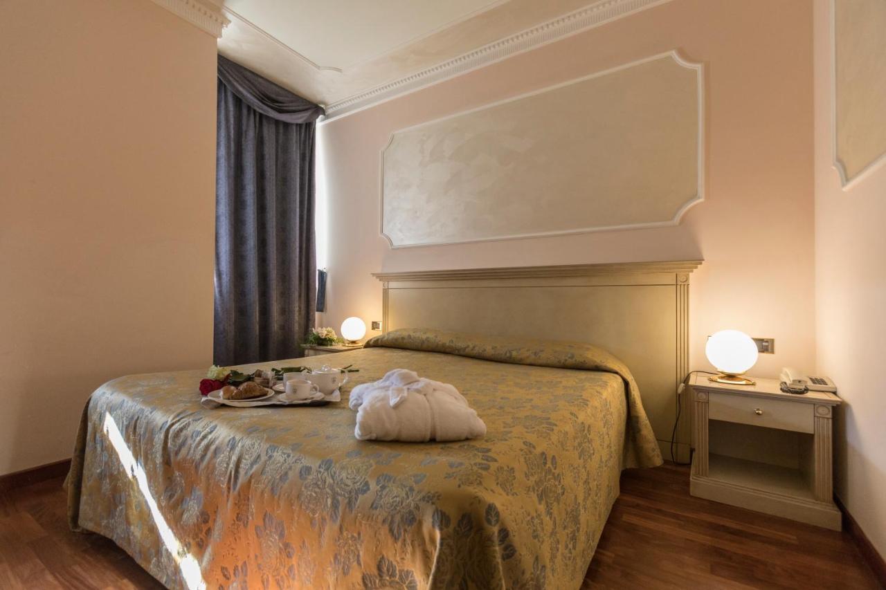 Hotel Villa Medici ロッカ・サン・ジョヴァンニ エクステリア 写真