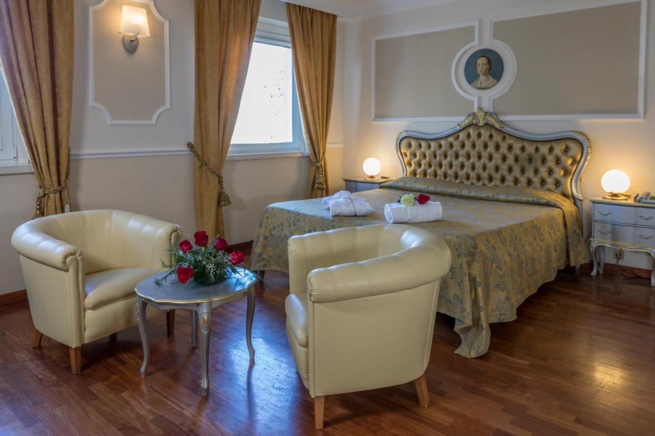 Hotel Villa Medici ロッカ・サン・ジョヴァンニ エクステリア 写真