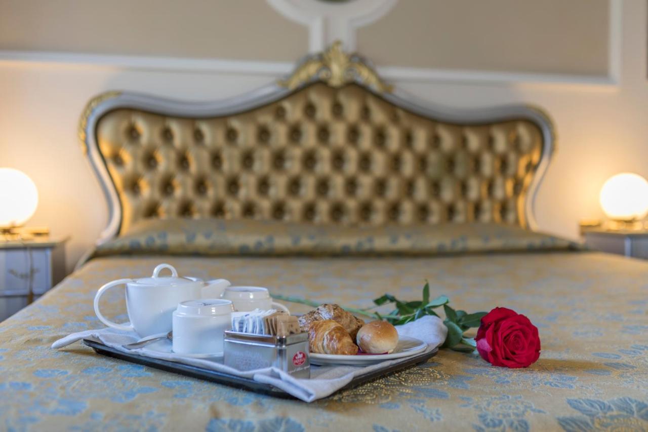 Hotel Villa Medici ロッカ・サン・ジョヴァンニ エクステリア 写真